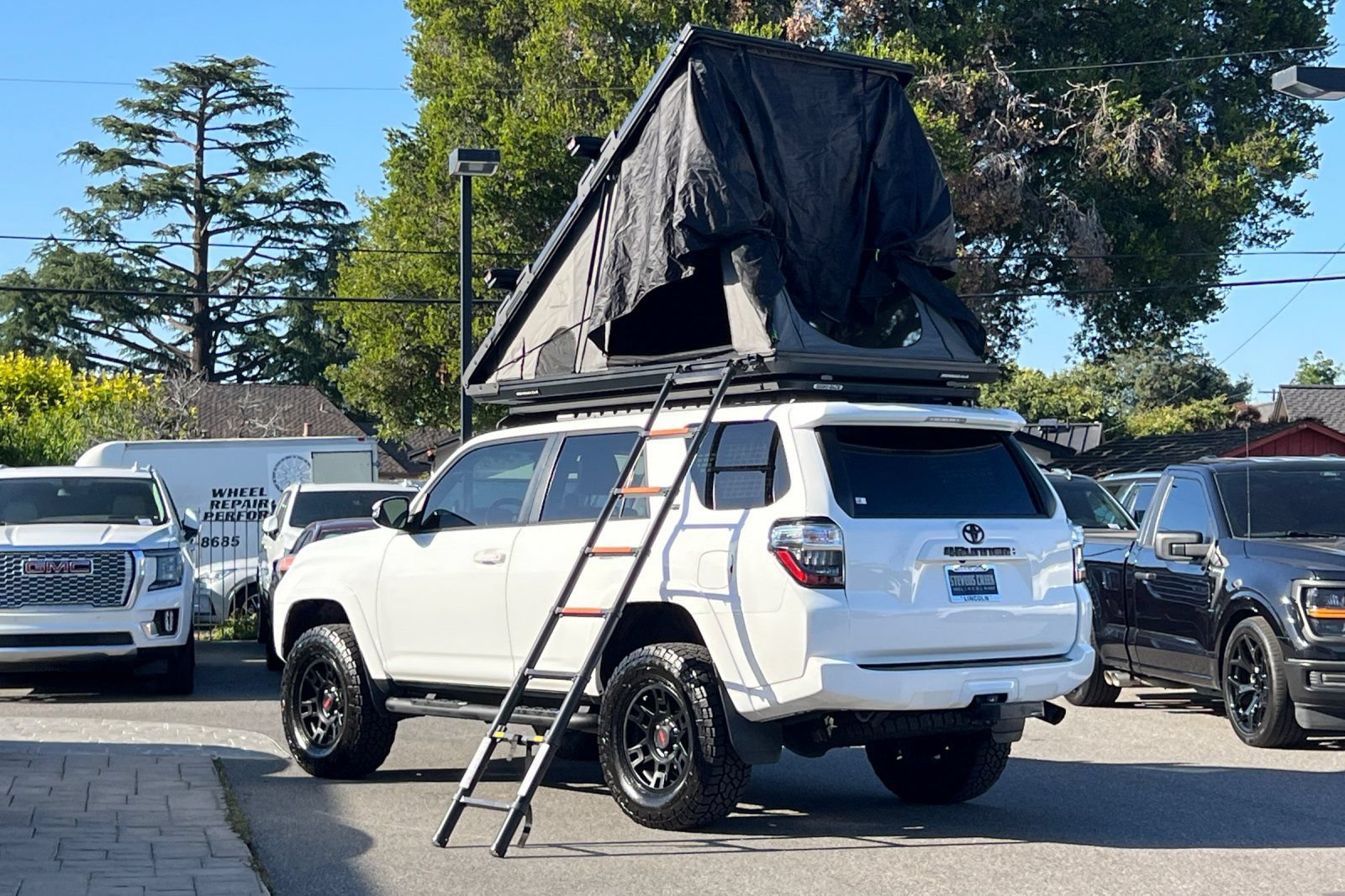 Used 2023 Toyota 4Runner SR5 Premium w/ Moonroof Package AWD/4WD image 32
