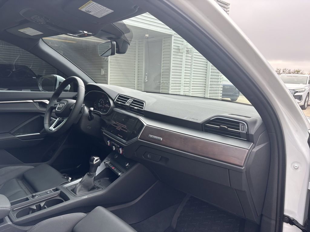 Used 2025 Audi Q3 2.0T Premium w/ Convenience Package image 15