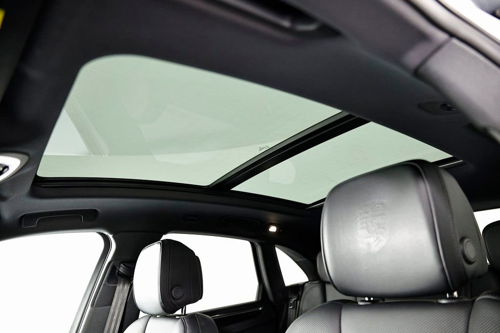 Certified 2025 Porsche Macan image 24