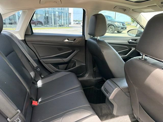 Used 2019 Volkswagen Jetta SE w/ Cold Weather Package FWD image 12