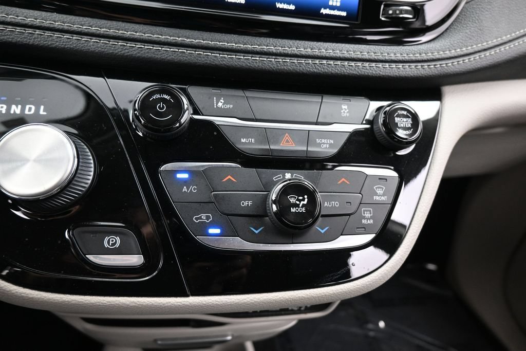 Used 2022 Chrysler Pacifica Touring-L FWD image 24