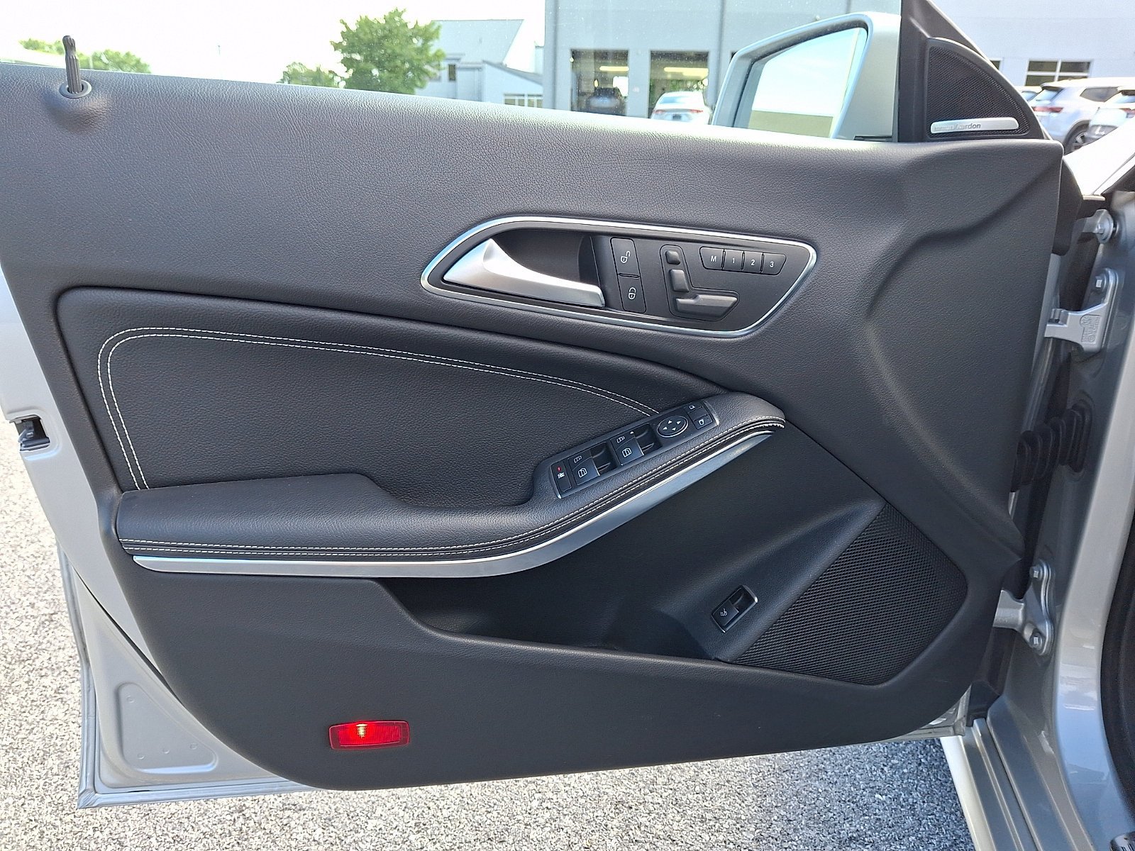 Used 2015 Mercedes-Benz CLA 250 image 14