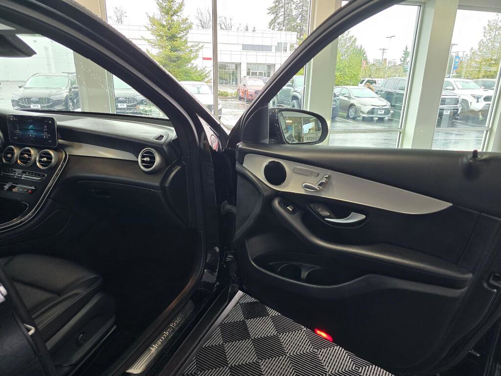 Used 2022 Mercedes-Benz GLC 300 image 43