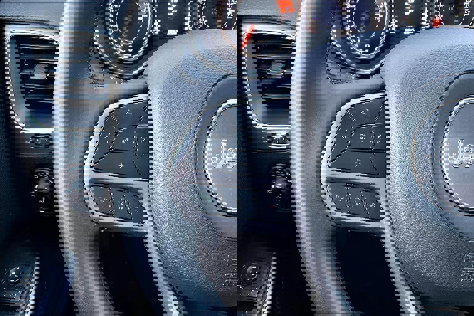 Used 2019 Jeep Cherokee Latitude Plus w/ Cold Weather Group image 21