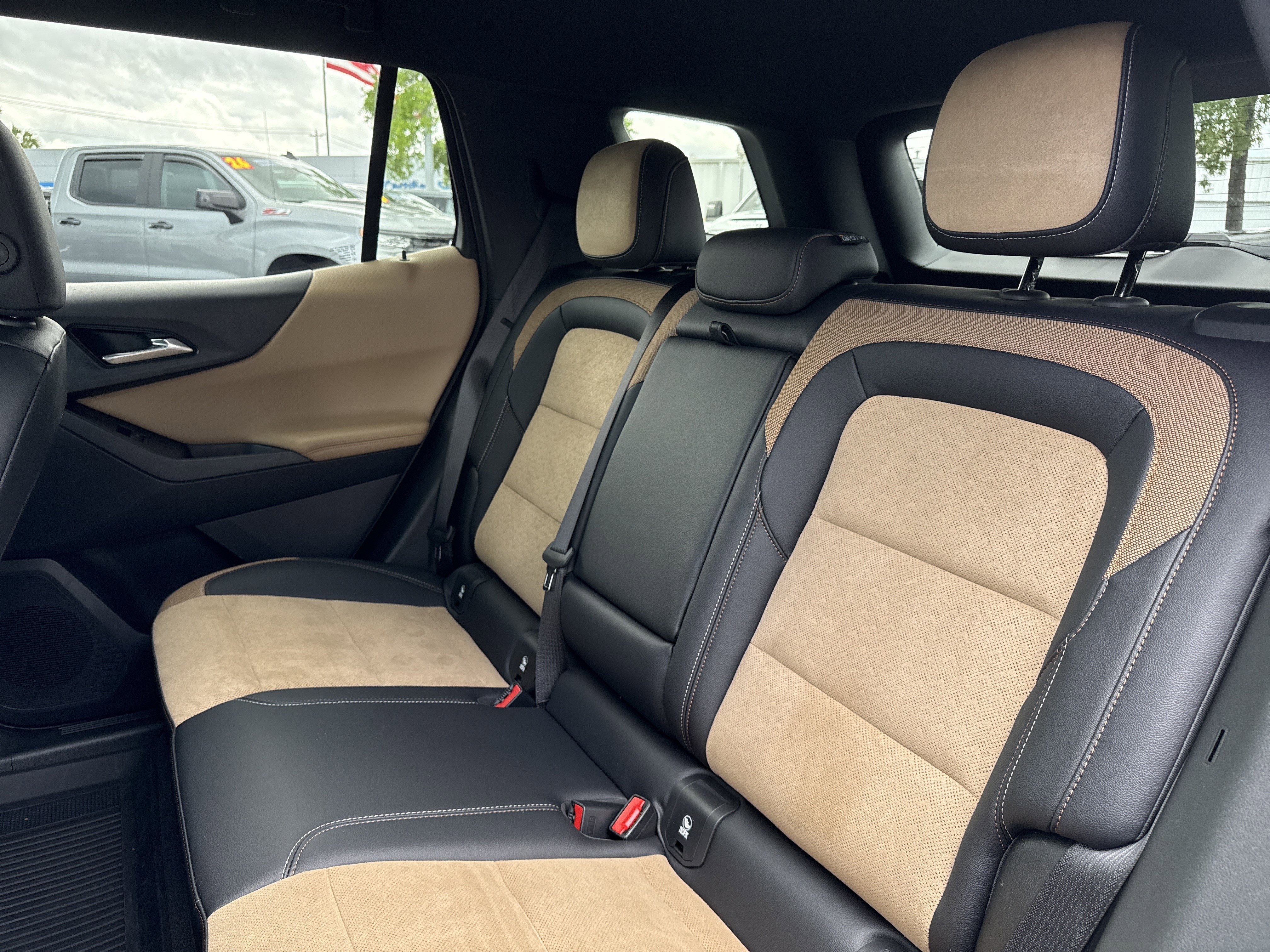 Used 2026 Chevrolet Equinox ACTIV w/ Convenience Package III FWD image 30