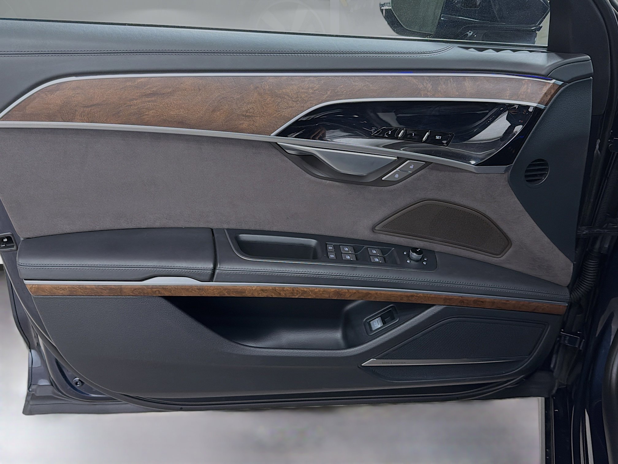 Used 2023 Audi A8 L 3.0T w/ Luxury Package image 21