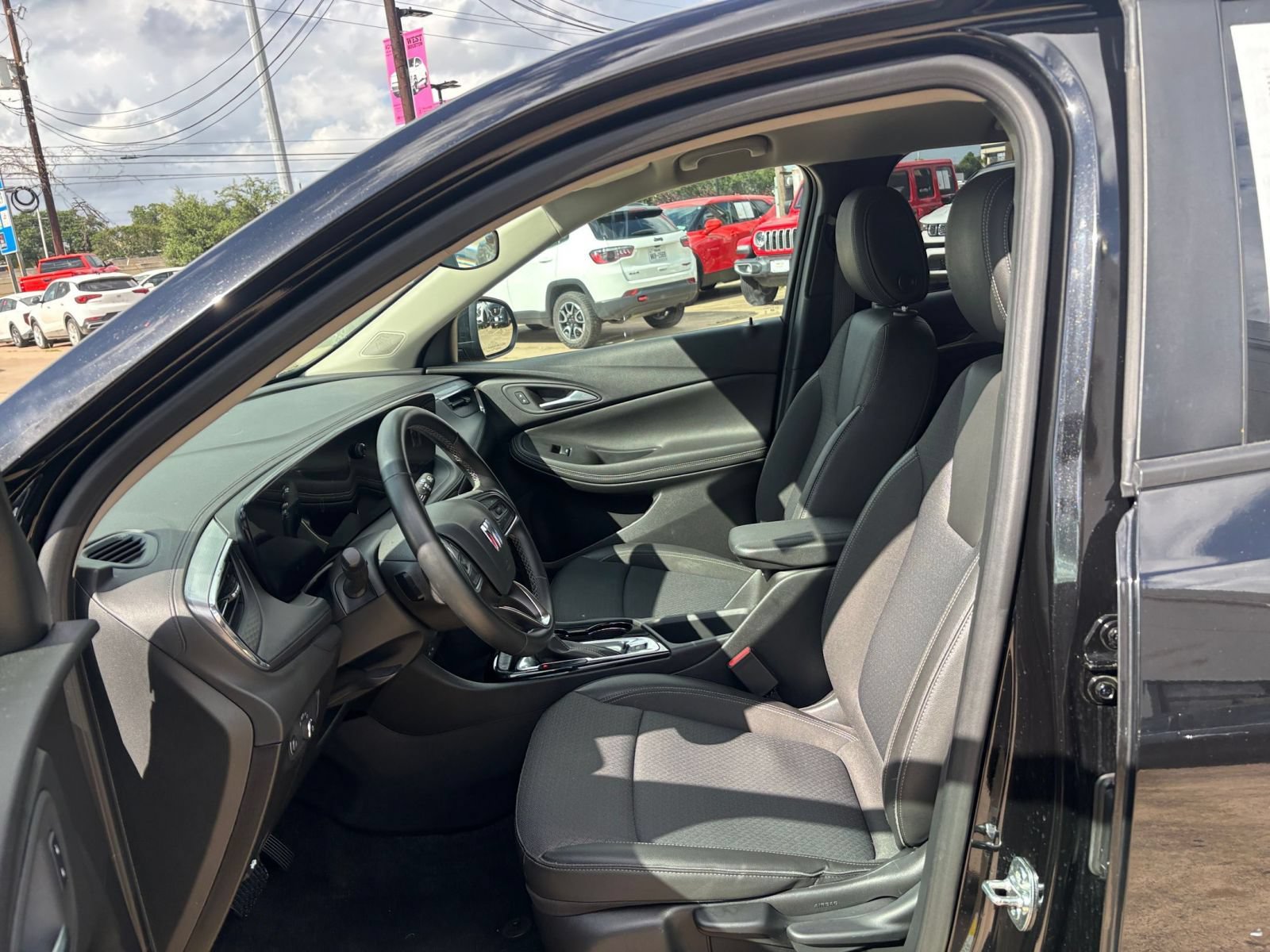 Used 2025 Buick Encore GX Preferred FWD image 25
