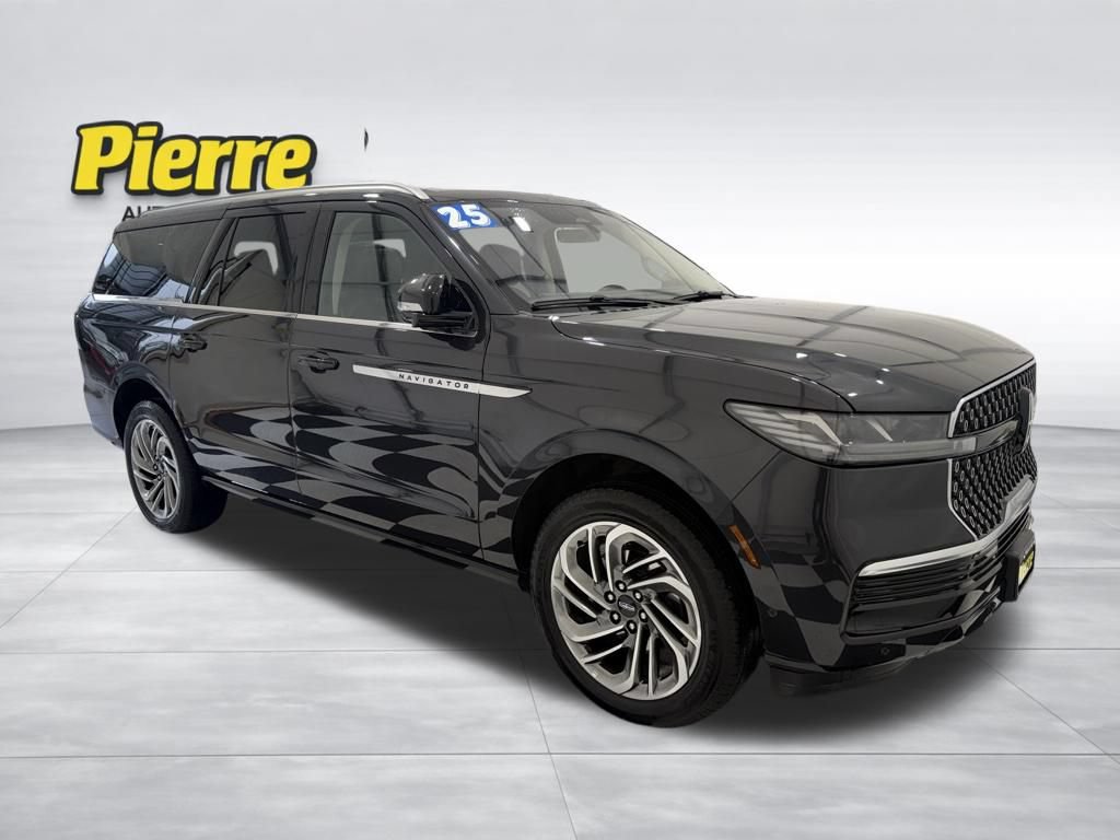 Used 2025 Lincoln Navigator L Reserve AWD/4WD image 12