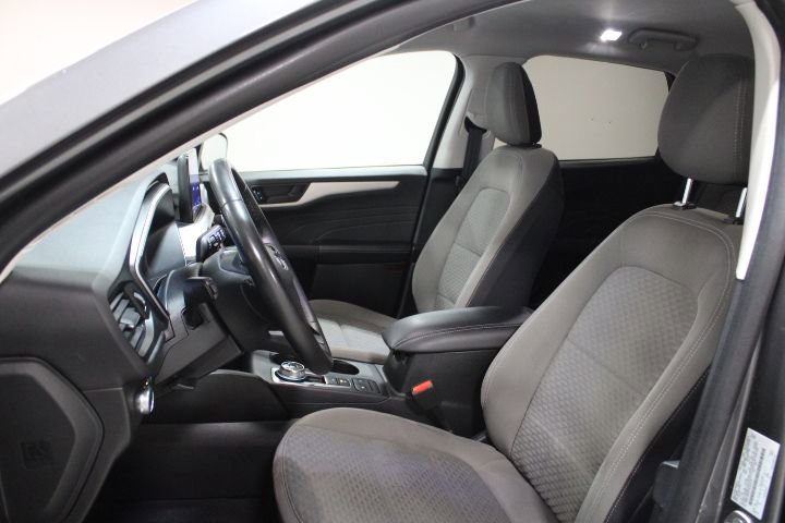Used 2022 Ford Escape SE w/ SE Sport Appearance Package image 17