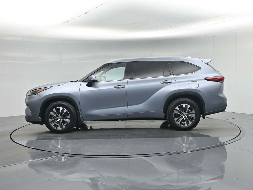 Used 2021 Toyota Highlander XLE image 32