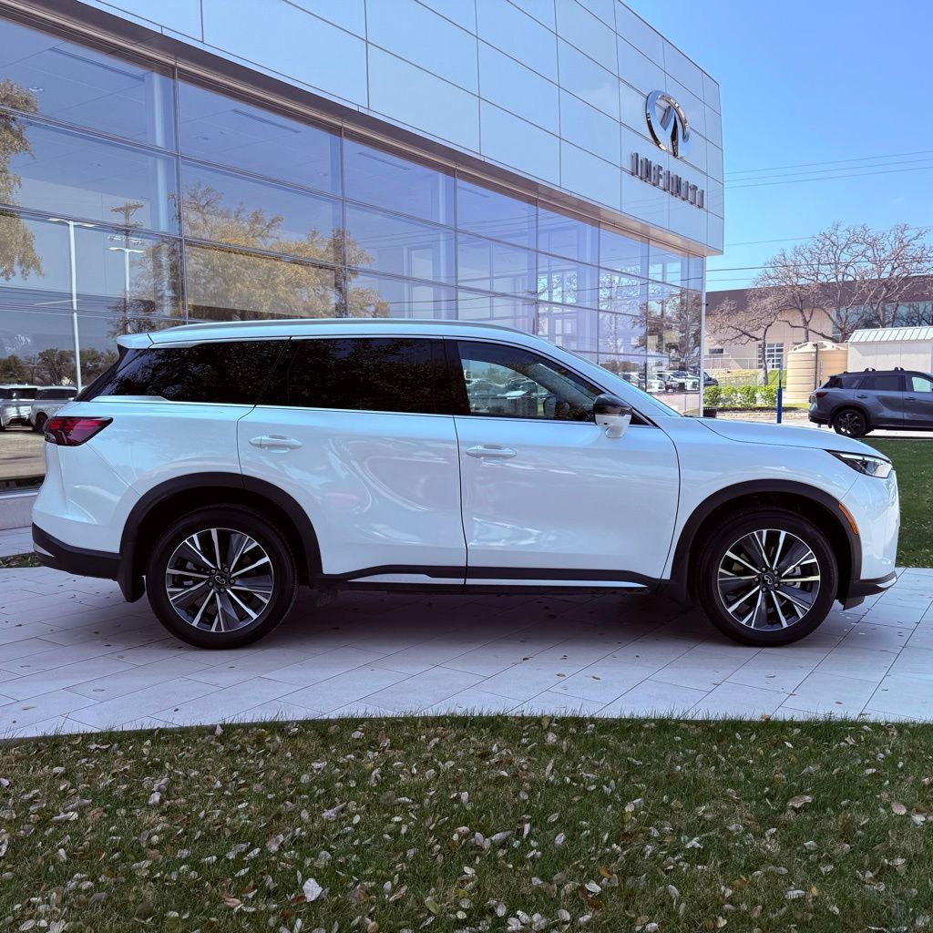 Certified 2026 INFINITI QX60 Luxe w/ Family Package image 5