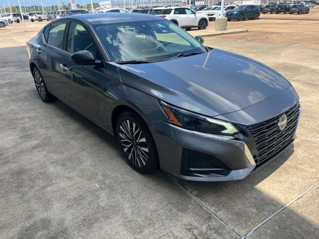 Used 2024 Nissan Altima 2.5 SV FWD image 5