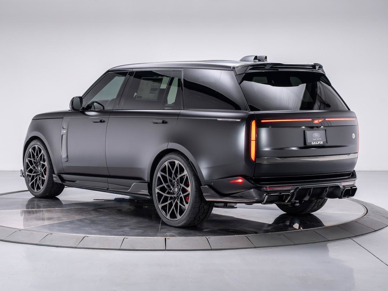 Used 2025 Land Rover Range Rover SV AWD/4WD image 4
