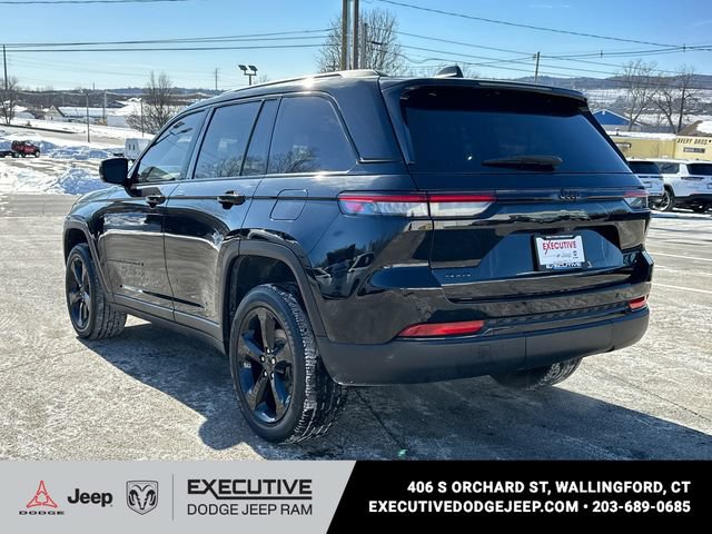 Used 2023 Jeep Grand Cherokee Altitude AWD/4WD image 2