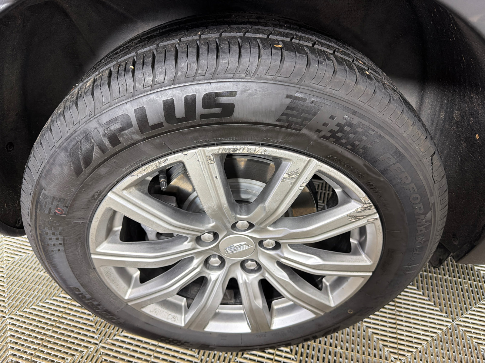 Used 2023 Cadillac XT4 Premium Luxury FWD image 17