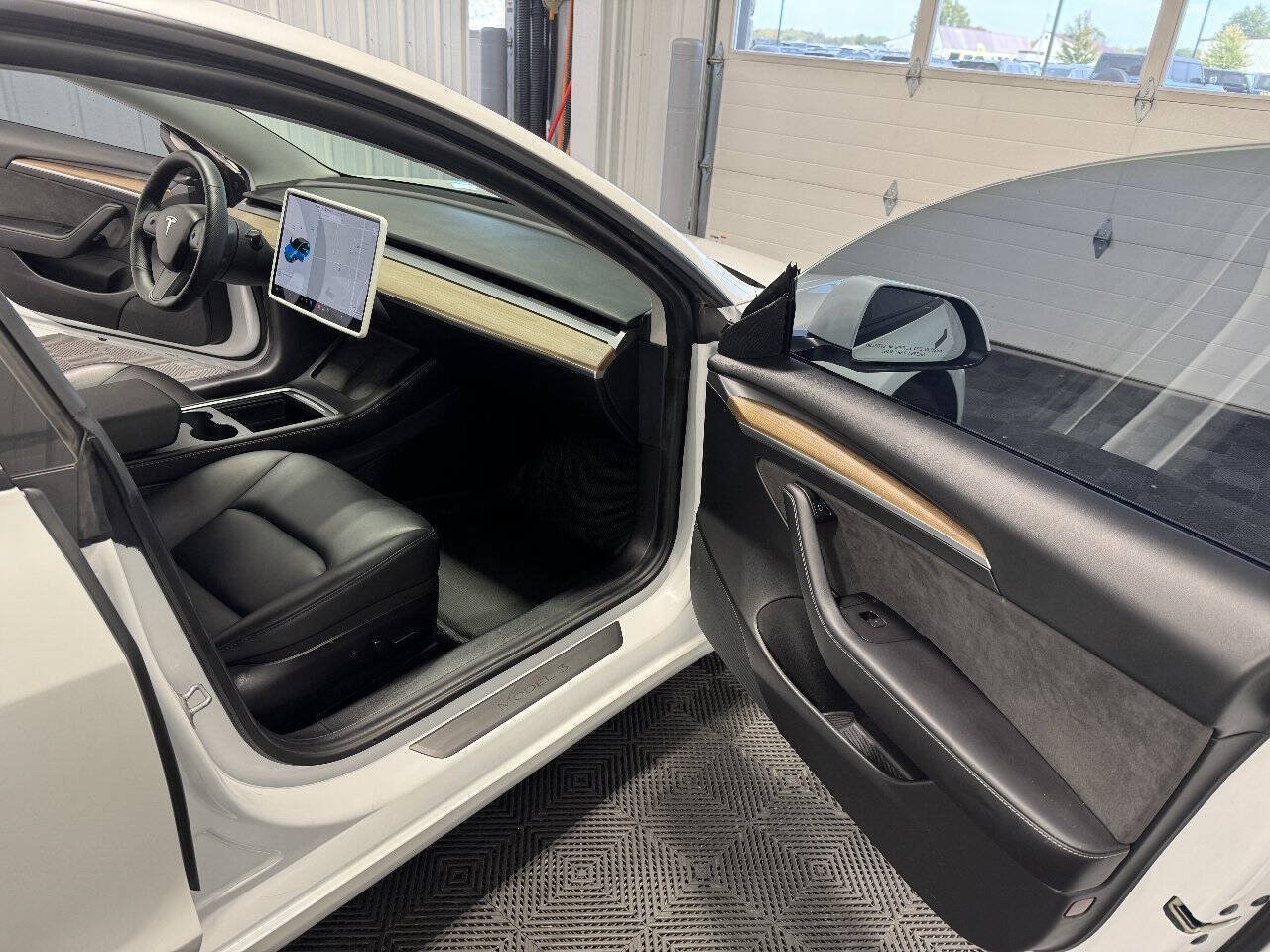 Used 2021 Tesla Model 3 Standard Range RWD image 15