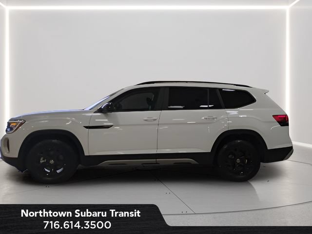 Used 2025 Volkswagen Atlas Peak Edition SE AWD/4WD image 2
