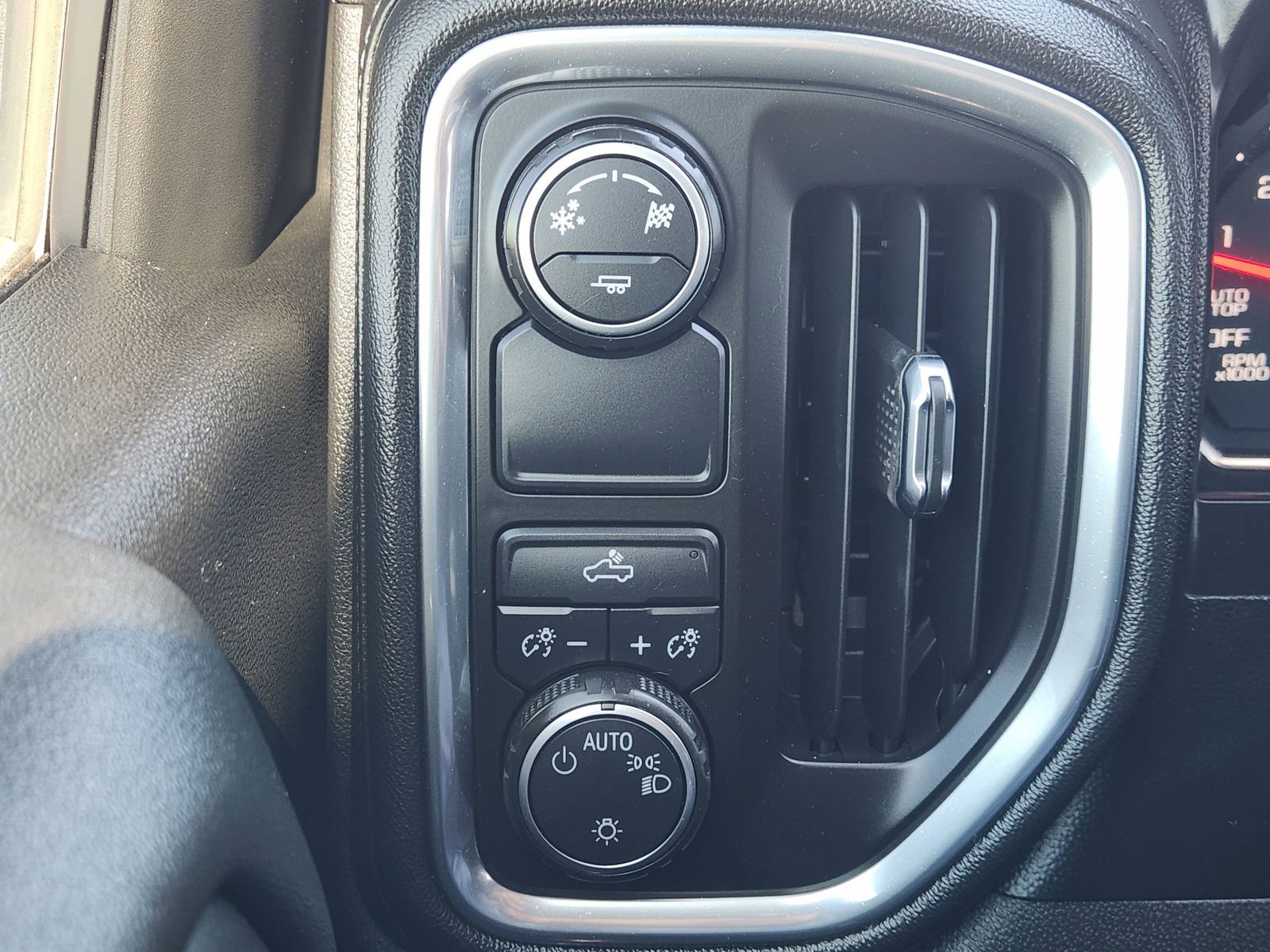 Used 2019 Chevrolet Silverado 1500 LT w/ Texas Edition image 26