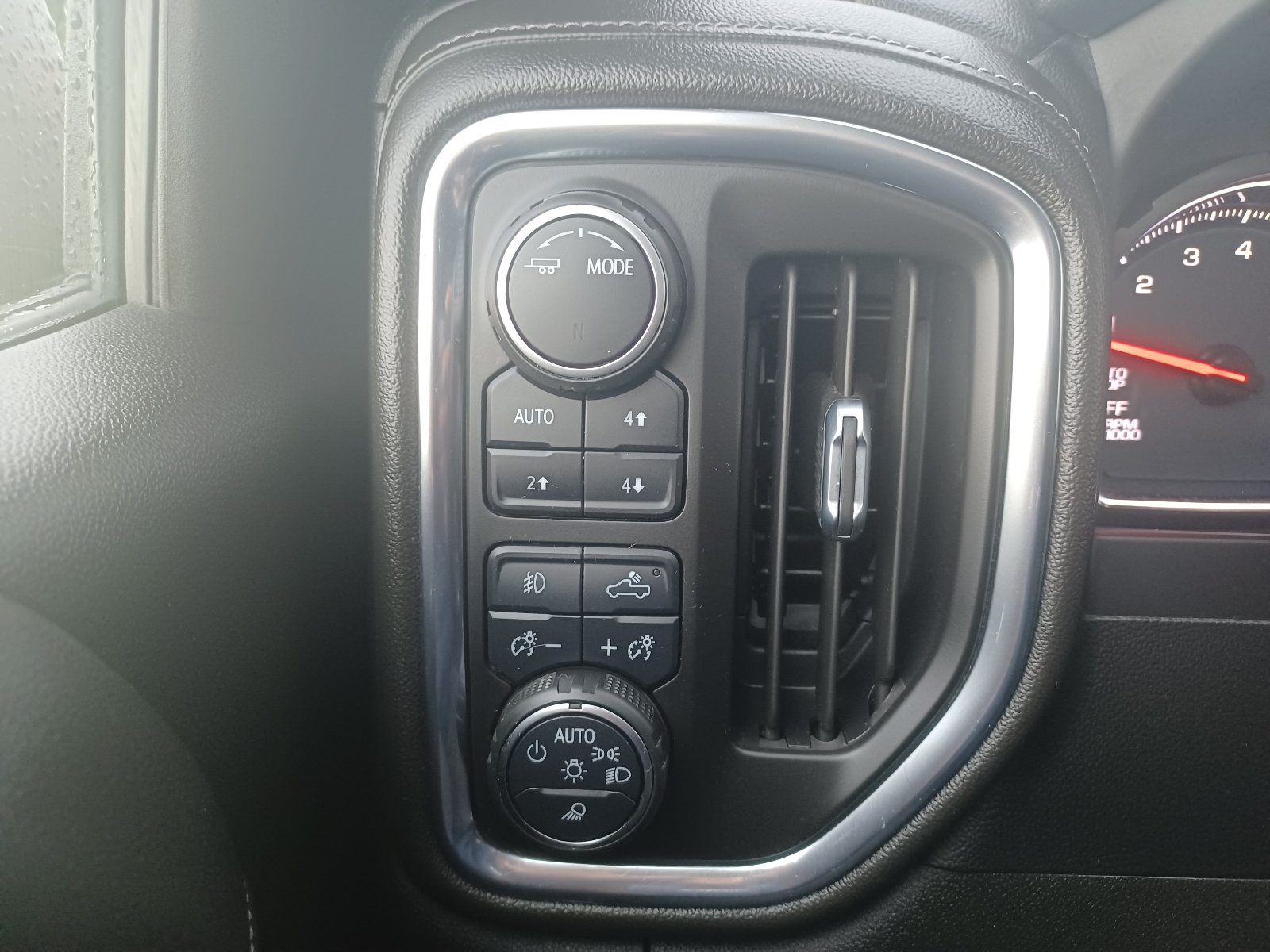 Used 2022 Chevrolet Silverado 1500 LTZ w/ Z71 Off-Road Package AWD/4WD image 18