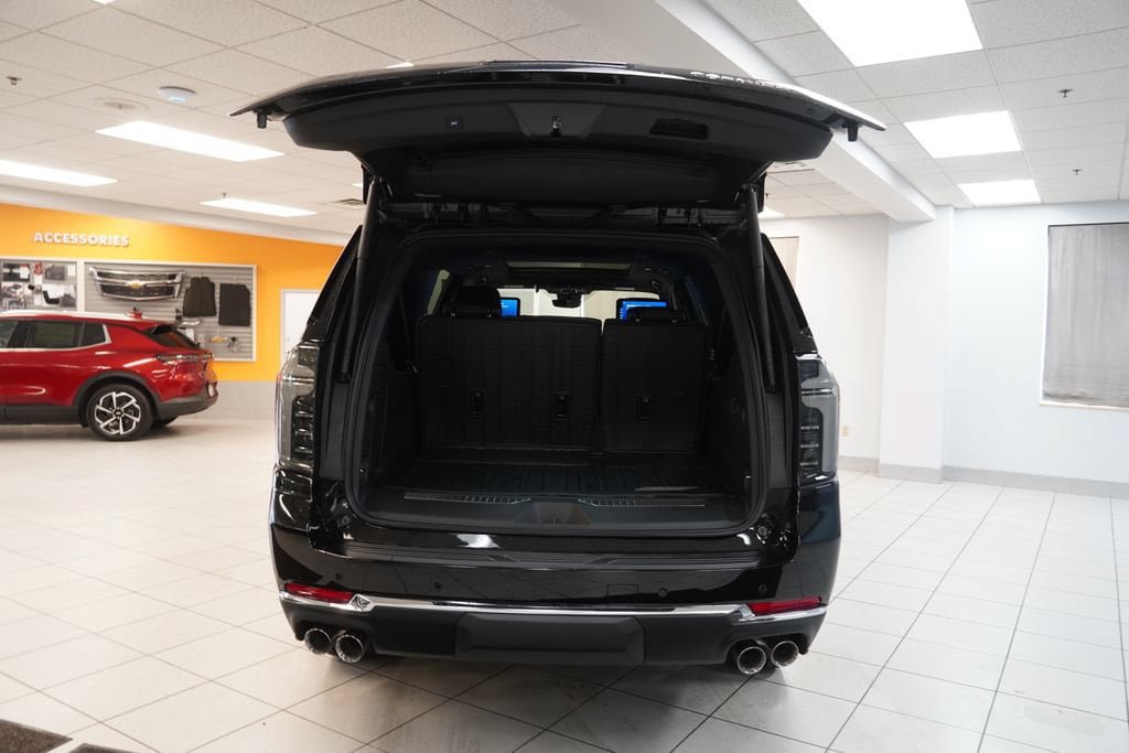 New 2026 Chevrolet Suburban Premier AWD/4WD image 9