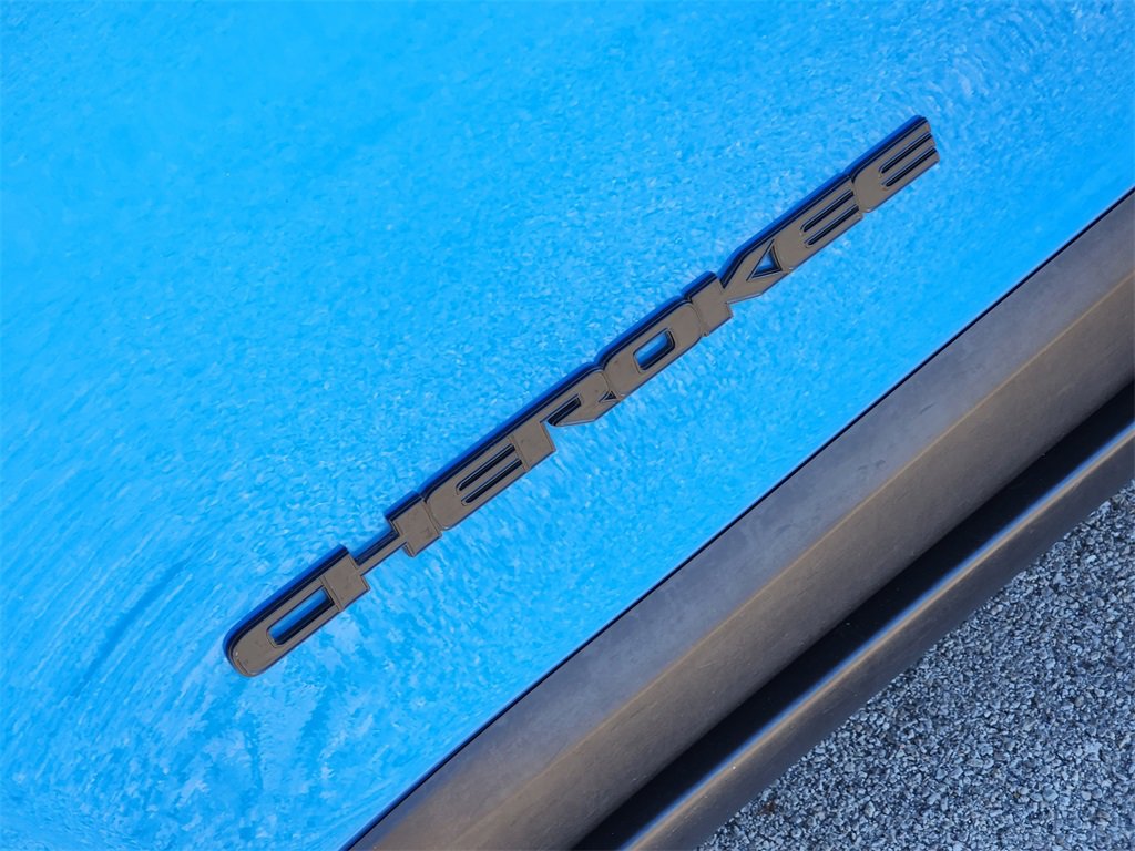 Used 2023 Jeep Cherokee Trailhawk image 11