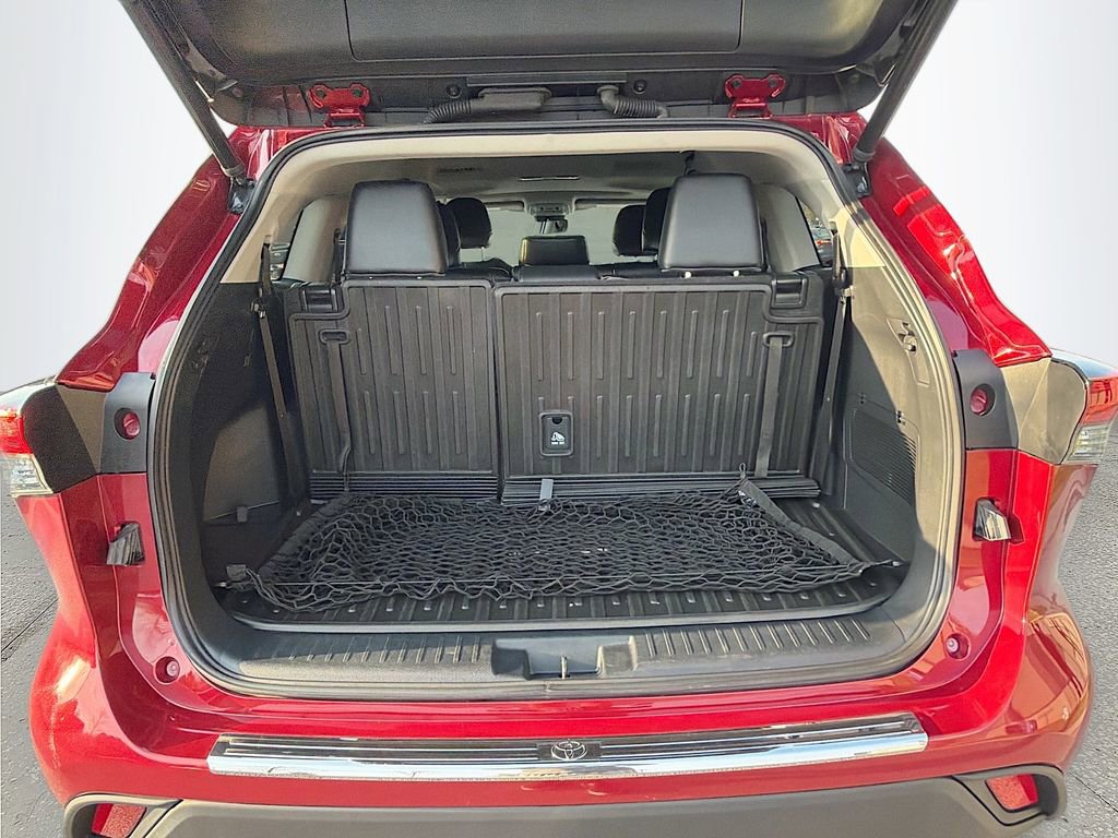 Used 2023 Toyota Highlander XLE FWD image 13