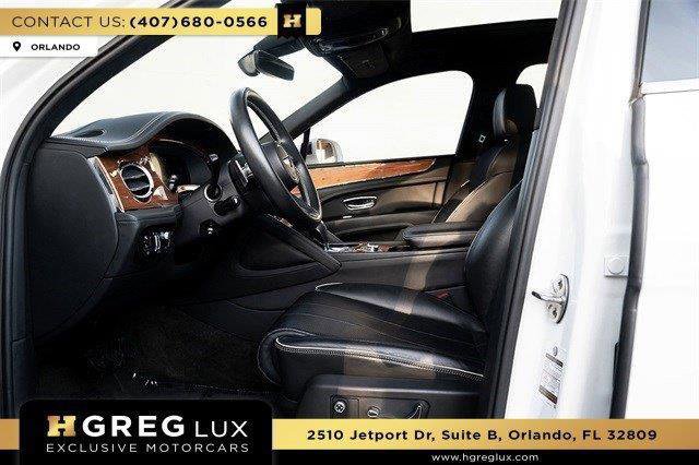 Used 2022 Bentley Bentayga AWD/4WD image 32