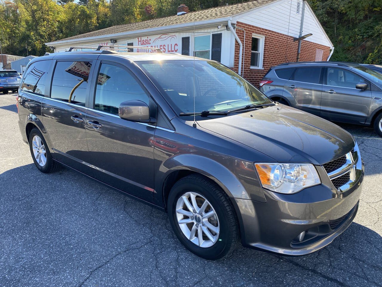 Used 2018 Dodge Grand Caravan SXT FWD image 4