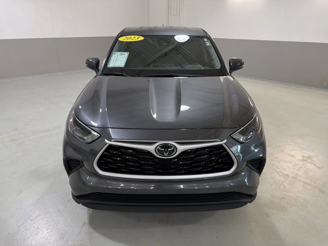 Used 2023 Toyota Highlander L FWD image 3