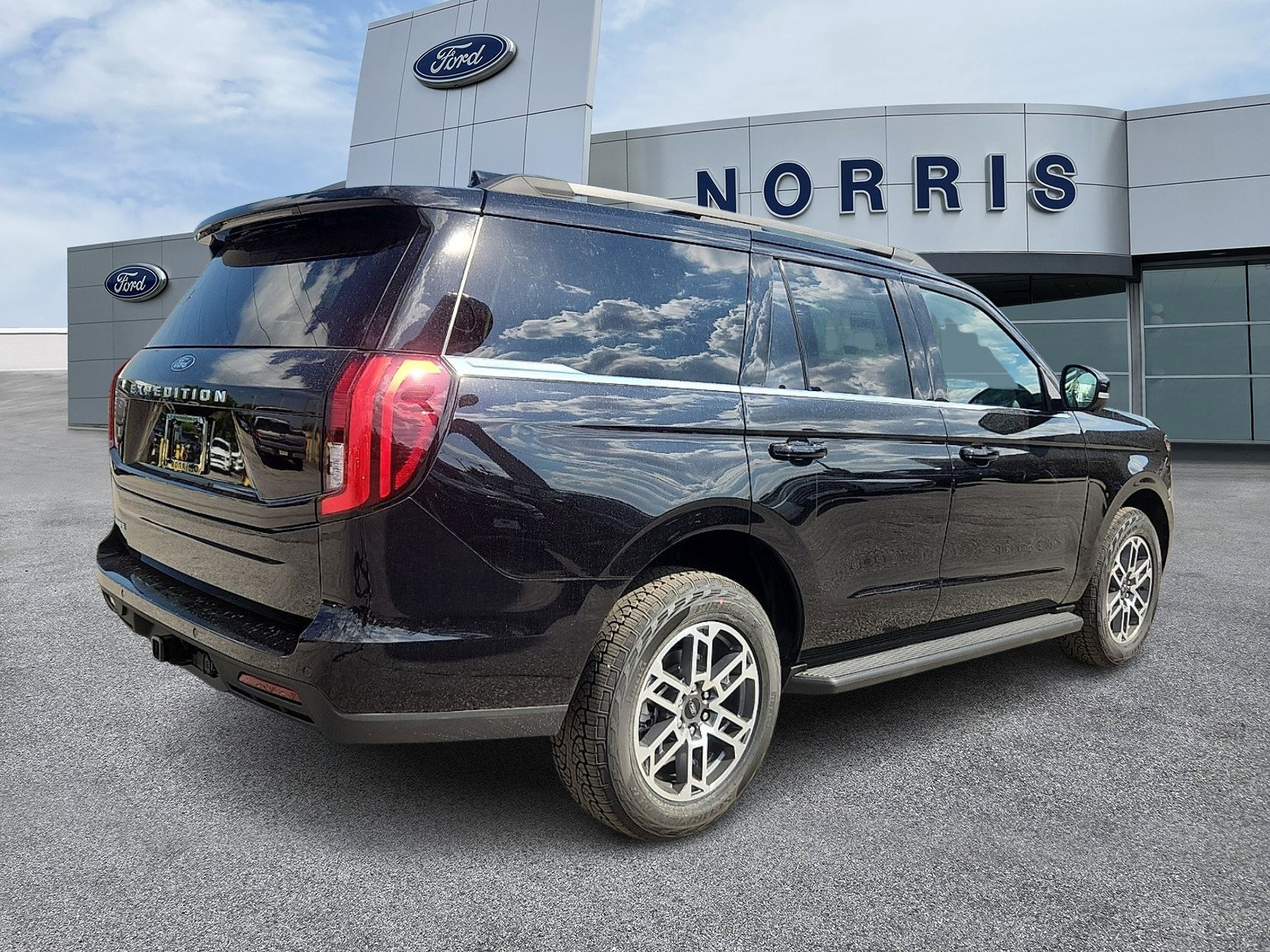 New 2026 Ford Expedition Active AWD/4WD image 4