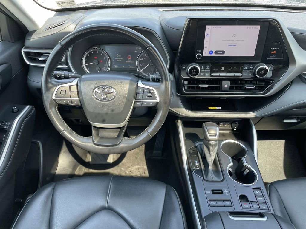 Used 2023 Toyota Highlander XLE image 24