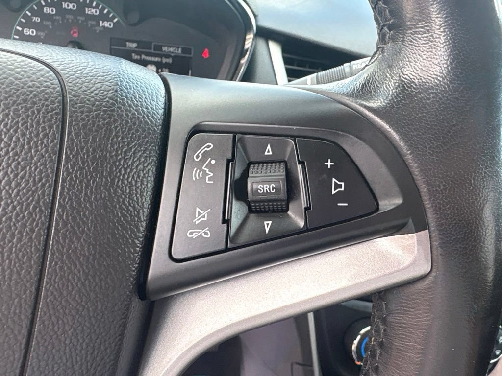 Used 2022 Chevrolet Trax LT w/ LT Convenience Package AWD/4WD image 16
