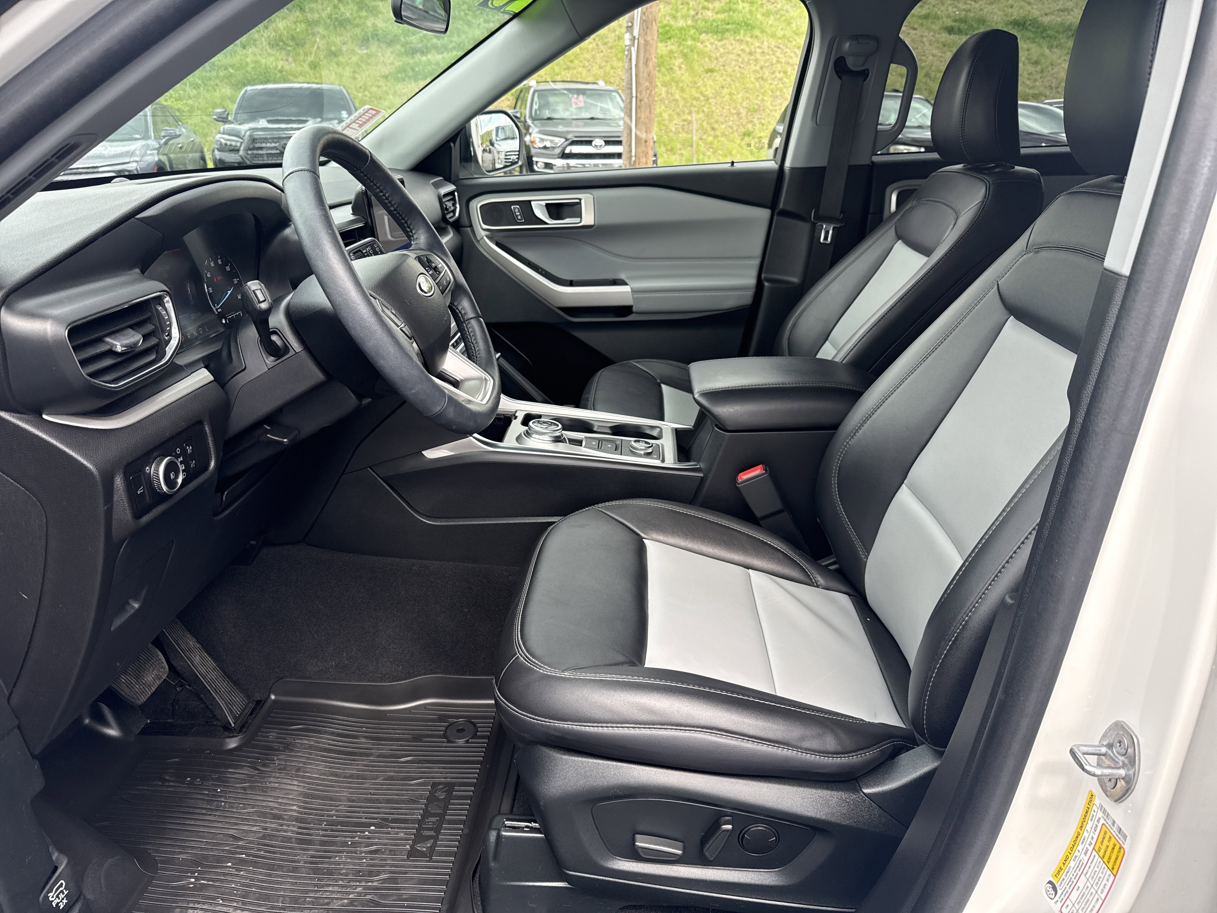 Used 2023 Ford Explorer XLT w/ Equipment Group 202A AWD/4WD image 6