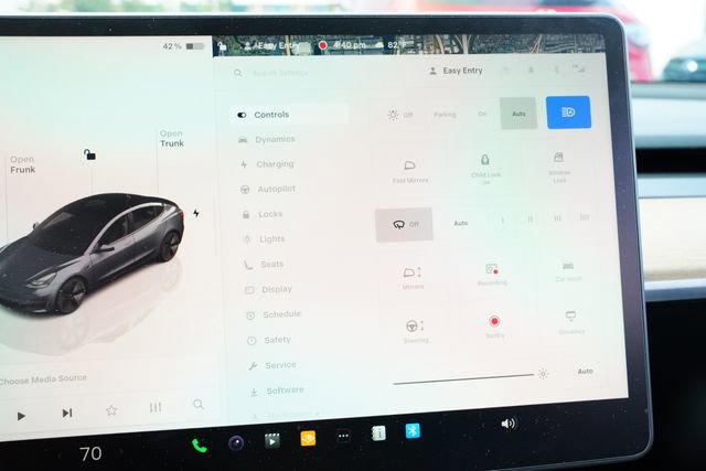 Used 2023 Tesla Model 3 Standard Range RWD image 29