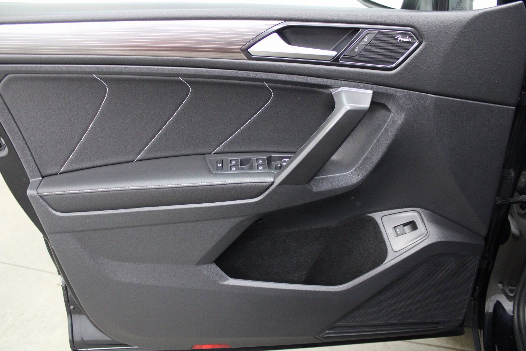 Used 2022 Volkswagen Tiguan SEL R-Line image 13