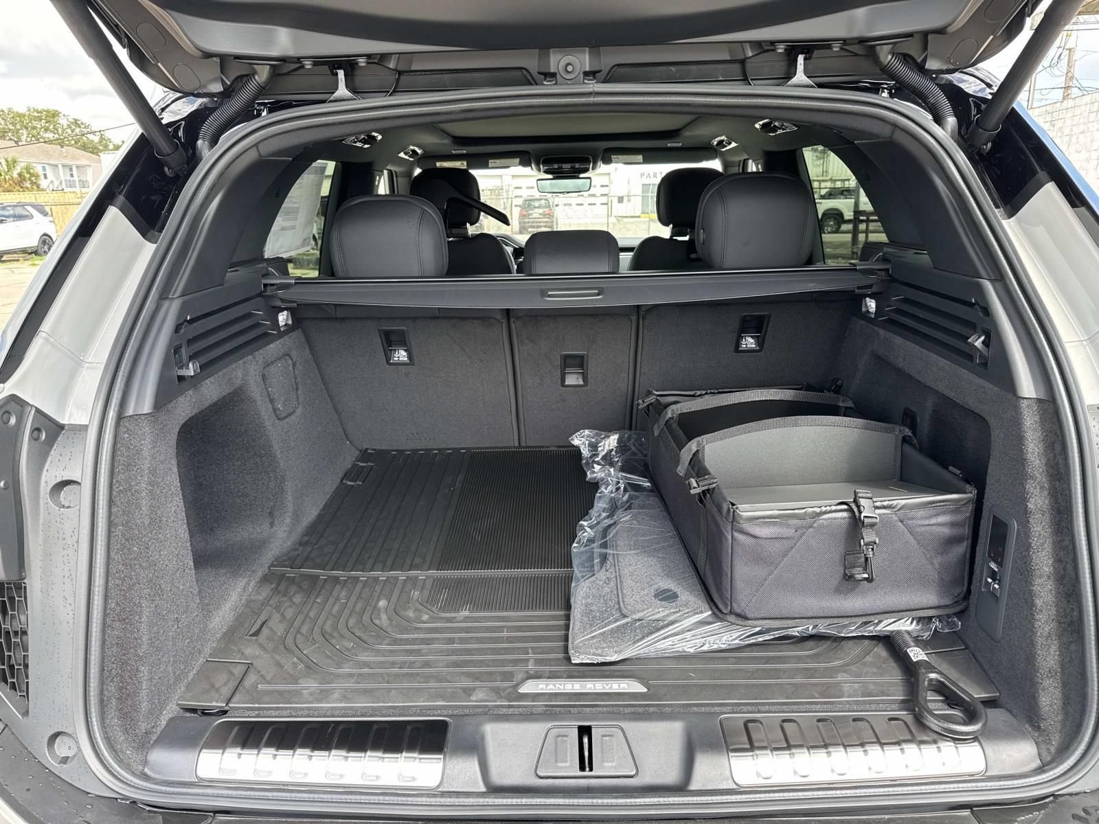 New 2026 Land Rover Range Rover Sport Dynamic SE AWD/4WD image 7