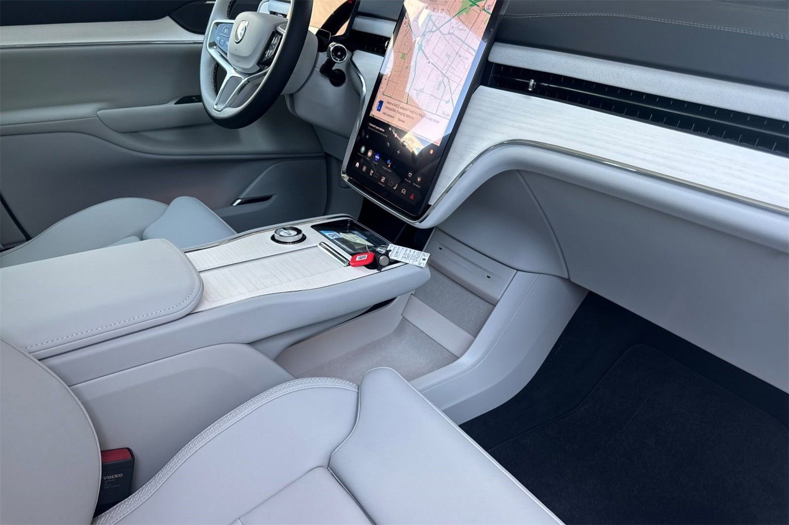 New 2025 Volvo EX90 Plus image 15