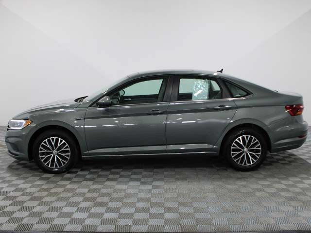 Used 2019 Volkswagen Jetta SEL w/ Cold Weather Package FWD image 3
