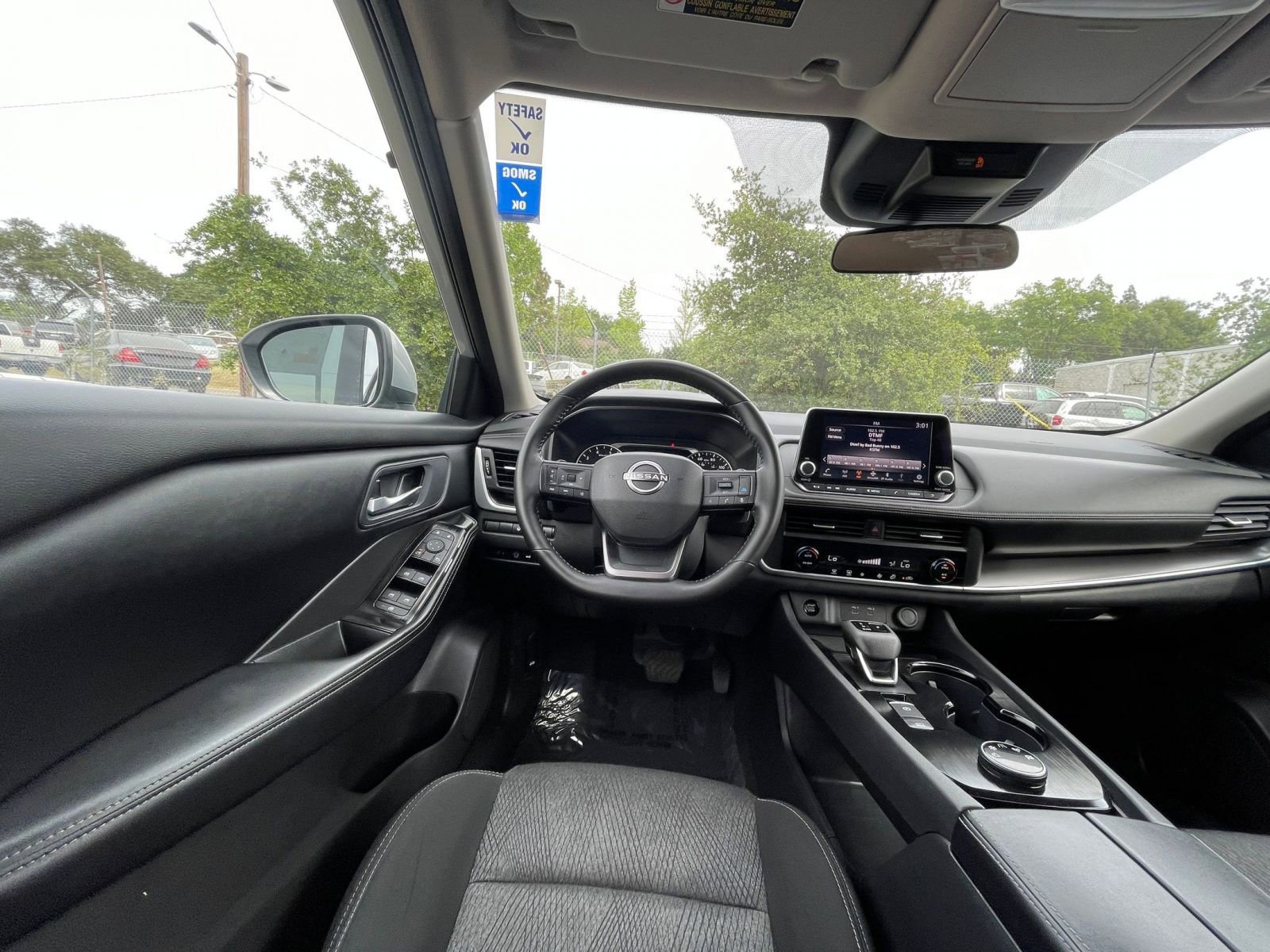 Used 2025 Nissan Rogue SV image 36