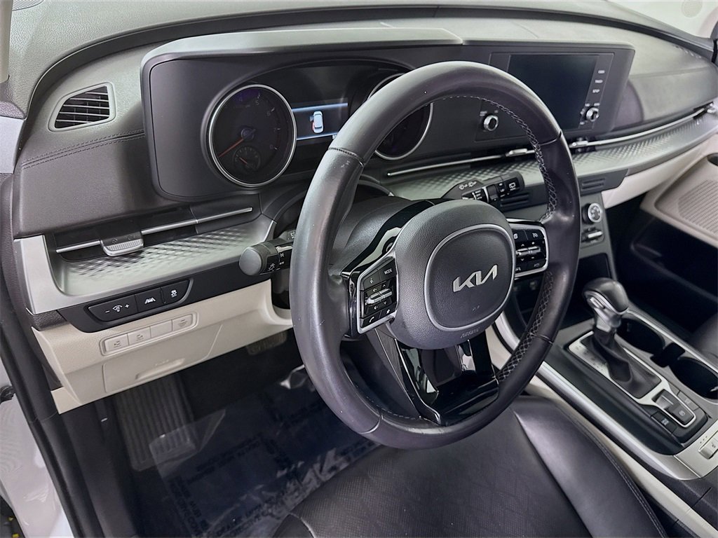 Used 2023 Kia Carnival LX image 18