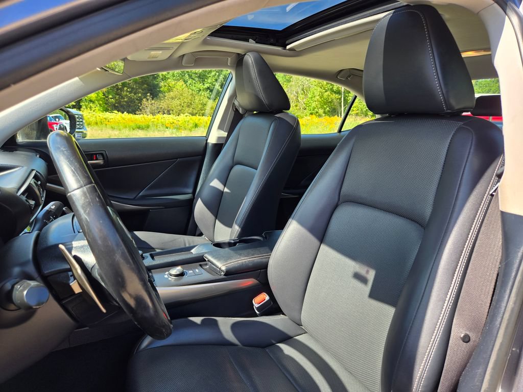 Used 2017 Lexus IS 300 AWD image 13