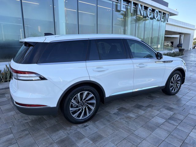 New 2026 Lincoln Aviator 2WD image 2