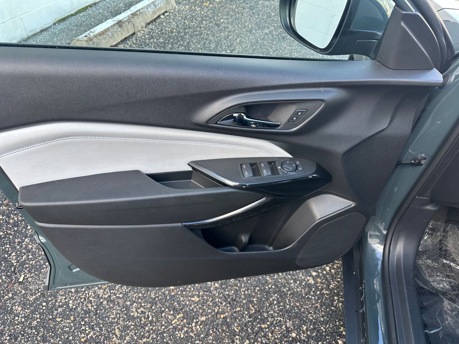 Used 2025 Chevrolet Trax LT w/ LT Convenience Package image 20