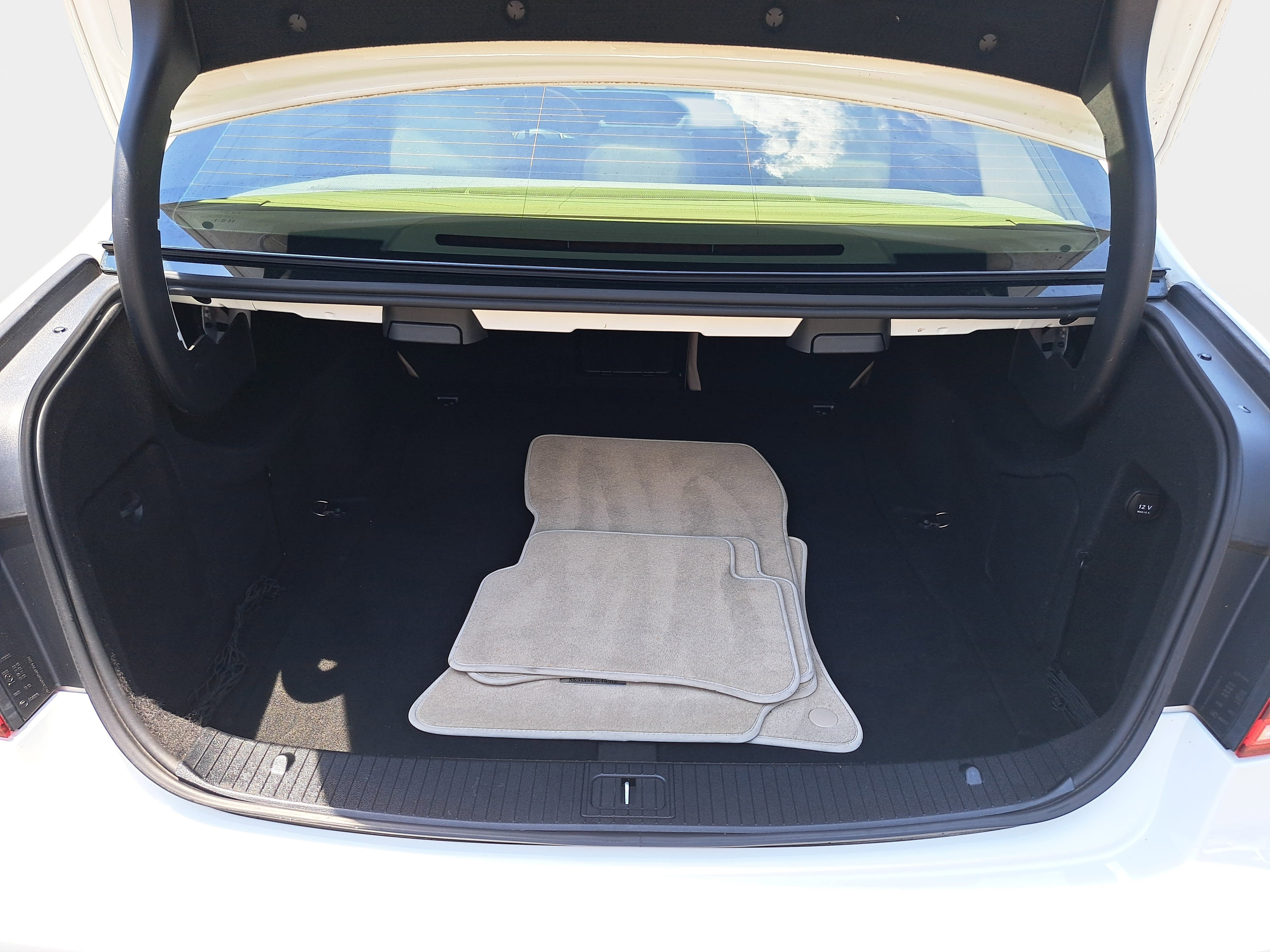 Used 2014 Mercedes-Benz E 350 4MATIC Sedan image 12