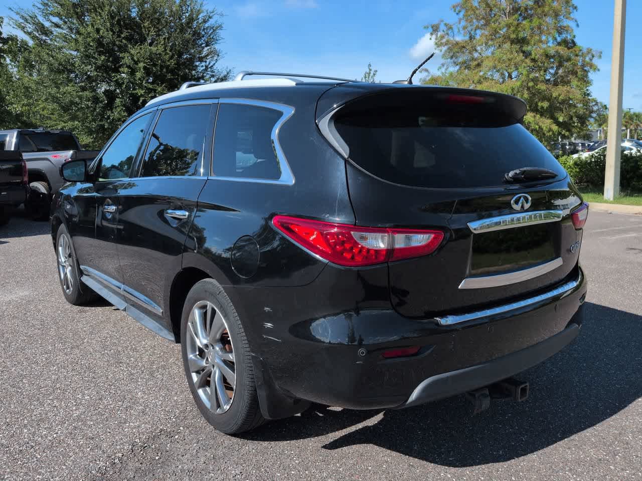 Used 2015 INFINITI QX60 FWD w/ Deluxe Touring Package image 4