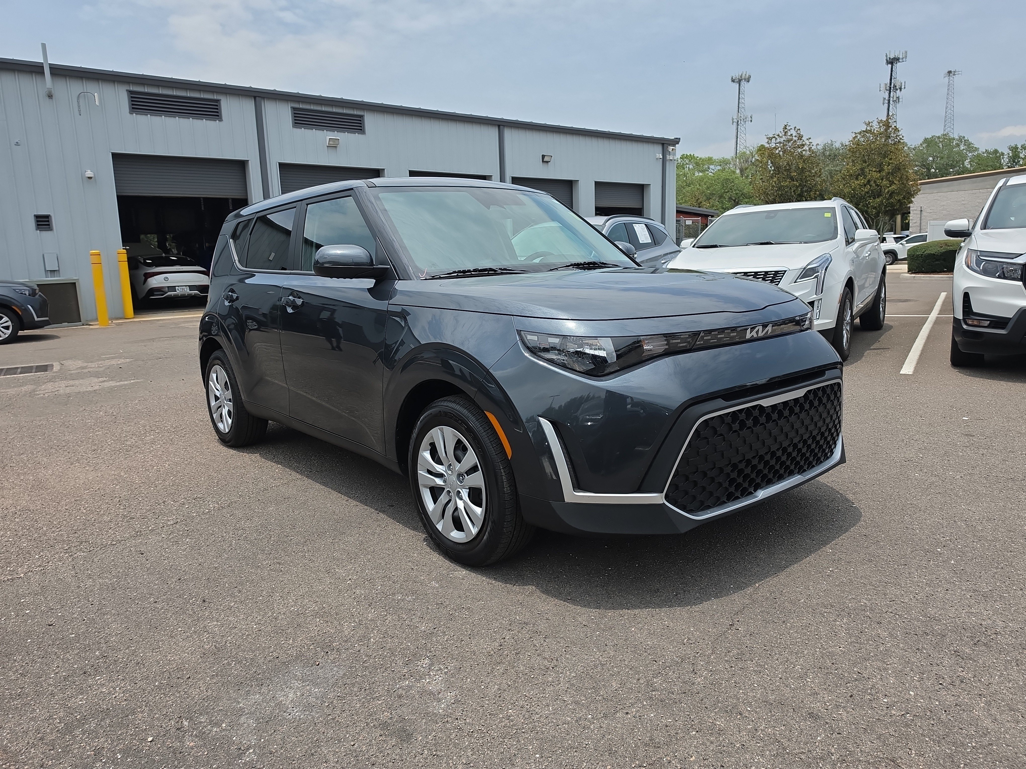 Certified 2025 Kia Soul LX FWD image 2