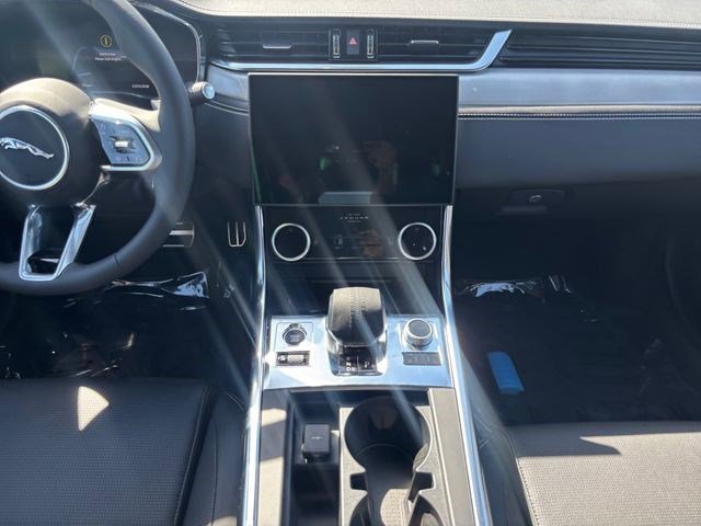 New 2024 Jaguar XF R-Dynamic SE AWD/4WD image 16