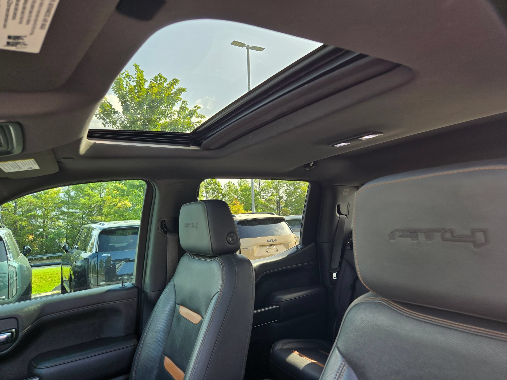 Used 2020 GMC Sierra 1500 AT4 w/ AT4 Premium Package AWD/4WD image 25