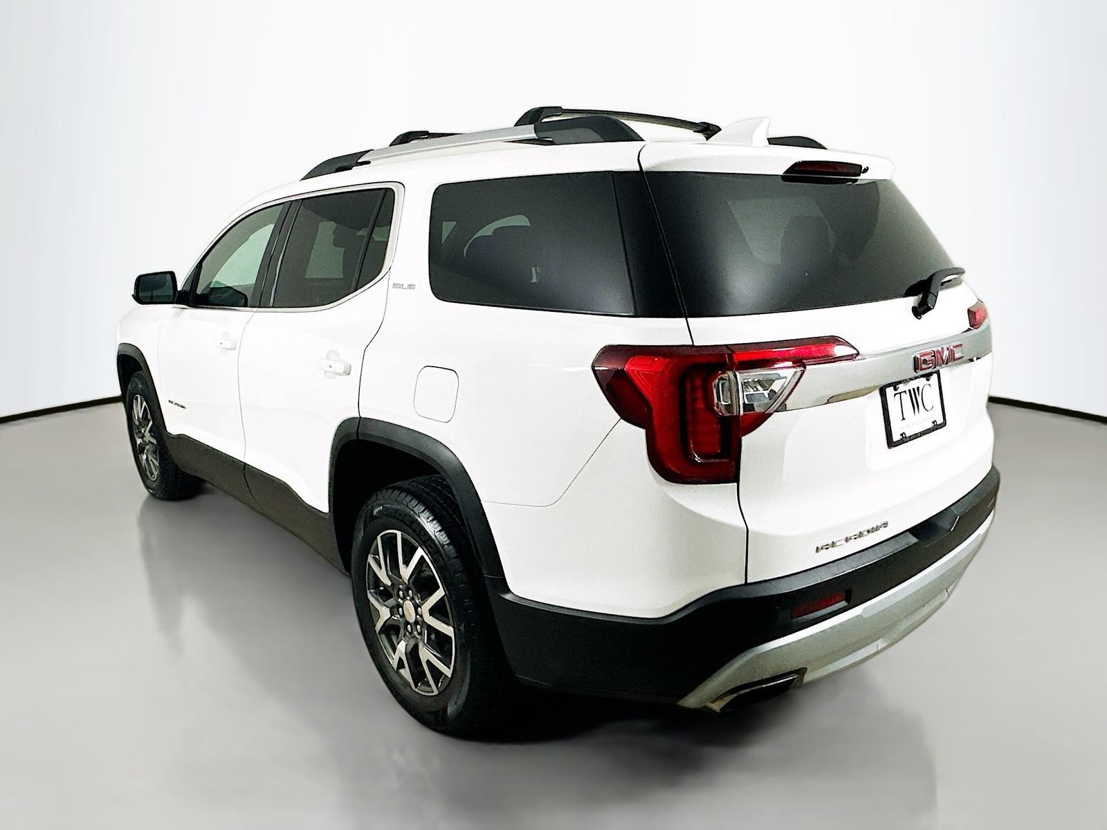 Used 2021 GMC Acadia SLE w/ Driver Convenience Package FWD image 7