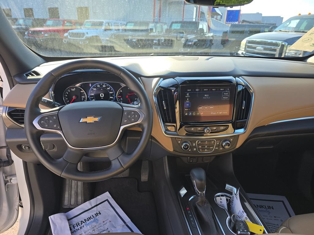 Used 2023 Chevrolet Traverse Premier FWD image 15
